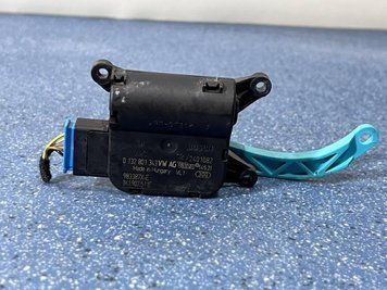 0132801343 / 1K1907511E Б/у Привід заслінки пічки (Bosch) Skoda Octavia A5 / Шкода Октавія А5 2004-2013 3024574058 фото