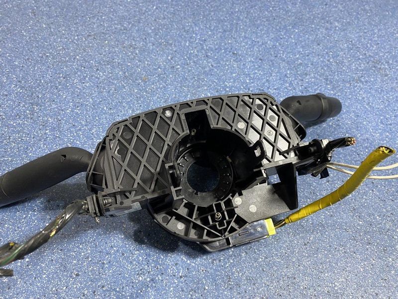 Підрульовий перемикач у зборі Mazda 2 DY 3m7113n064bc 2229971440 фото