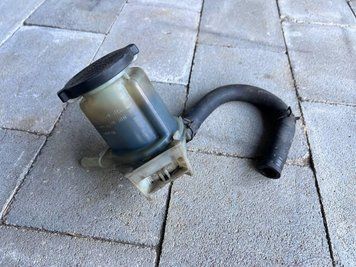 4436042030 Б/у Бачок розширювальний гідропідсилювача керма Toyota RAV4 Тойота РАВ4 2001-2005 3142459297 фото