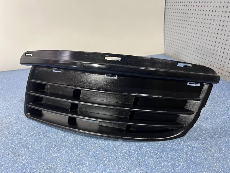 1K0853665G Б/у Решітка бампера переднього ліва Volkswagen Golf 5 2008-2013 2999236658 фото