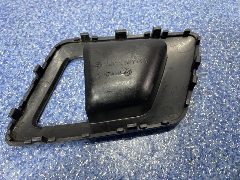 Захист ручки внутрішня права 6k0867198a Volkswagen Polo / Seat cordoba 6k0867198a фото