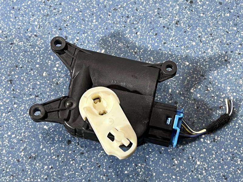 3C1907511R Б/у Привід заслінки печі (Bosch) Volkswagen Golf 5 / Вольксваген Гольф 5 2008-2013 3025833469 фото