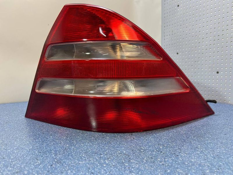 A2208200264 Б/у Правый задний фонарь Mercedes-Benz S-class W220 / Мерседес-Бенс В220 1998-2005 3241015556 фото