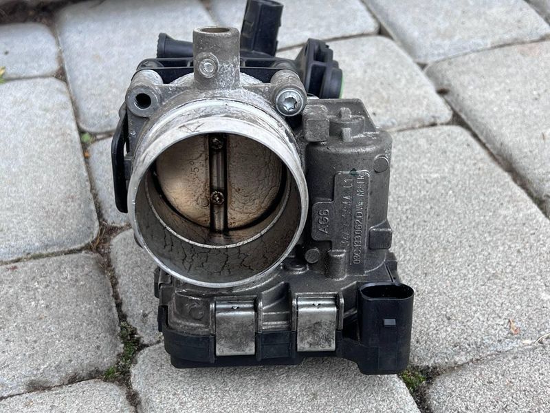 03C133062D / 03C129721B Б/у Дроссельная заслонка (в сборе) / Патрубок Volkswagen Golf 5 / Вольксваген Гольф 5 2008-2013 3076285531 фото
