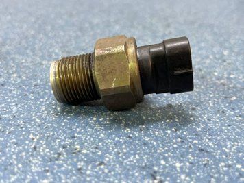 Б/у Датчик давления топлива в топливной рейке (Denso) Common Rail Mazda 6 GG 2.0 CiTD / Мазда 6 2002&ndash;2007 3228074437 фото