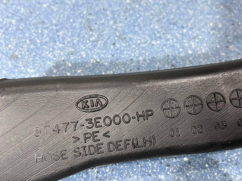 974773E000 Б/у Повітропровід торпеди лівий Kia Sorento 2.5 CRDi 140 л.с. / 103 кВт (D4CB) 2004-2007 2977175670 фото