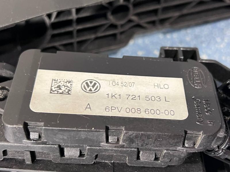 1K1721503L Б/у Педаль газу (акселератора) Volkswagen Passat B6 2005-2010 3016705018 фото