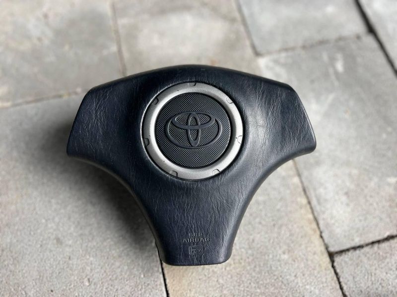 Б/у Фронтальная (водительская) подушка безопасности (Airbag) в руль Toyota RAV4 Тойота РАВ4 2001-2005 3165074587 фото