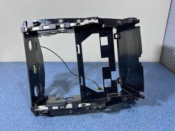A1646800216 Б/в Внутренний кронштейн для радиоприемника и GPS-навигации Mercedes GL 164 (350 crdi 4matis) Мерседес 2011-2012 3127615963 фото
