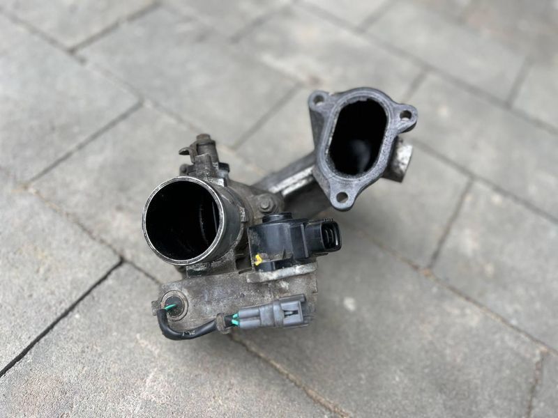8967221020 Б/у Дроссельная заслонка в сборе с патрубком (EGR) Toyota RAV4 Тойота РАВ4 2001-2005 3165098242 фото