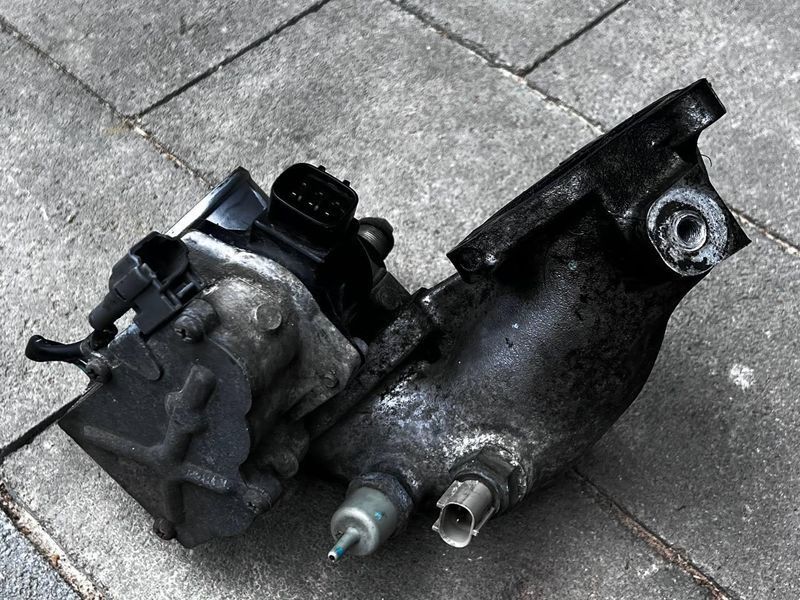 8967221020 Б/у Дроссельная заслонка в сборе с патрубком (EGR) Toyota RAV4 Тойота РАВ4 2001-2005 3165098242 фото