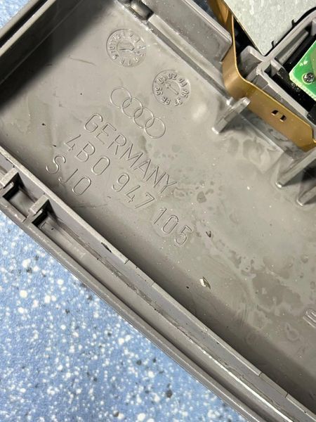 4B0947105 Б/у Плафон освітлення салону (кабіни) Audi A6 C5 1.9 TDI 1997-2004 2775215953 фото