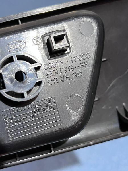 836211F000 Б/у Накладка ручки дверей внутрішня задня права Kia Sportage 2 / Кіа Спортейдж 2 2004-2010 3101952456 фото