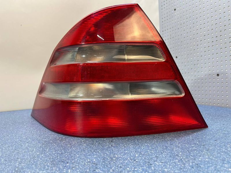 A2208200164 Б/у Левый задний фонарь Mercedes-Benz S-class W220 / Мерседес-Бенс В220 1998-2005 3241031761 фото